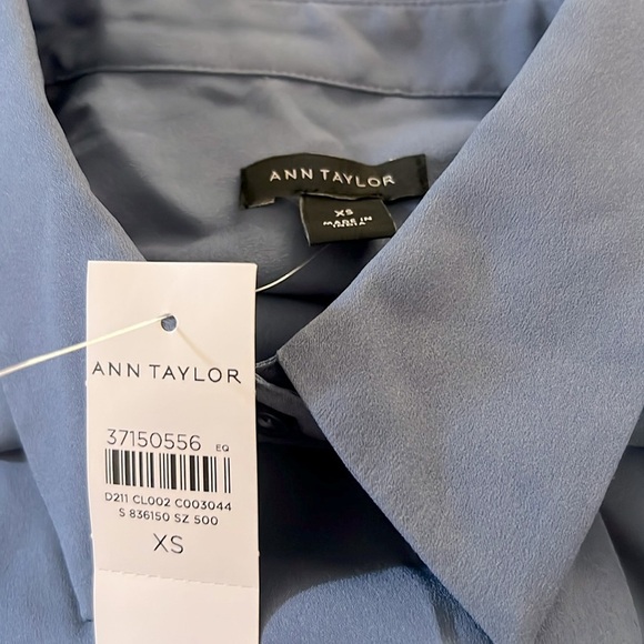 ANN TAYLOR • Women’s Blue Shirred Sleeveless Shirt Top Blouse - Picture 9 of 9